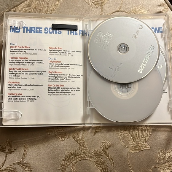 My Three Sons the first season volume one DVD Box Set - Picture 3 of 6